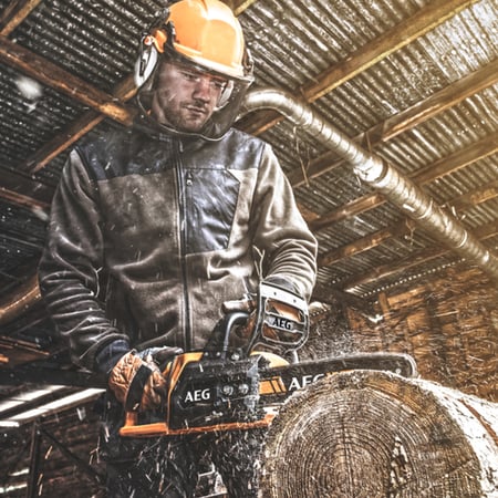 منشار كهربائي حطب شجر من شركة - لاسلكي AEG