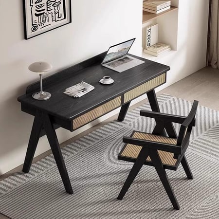 مكتب دراسي بتصميم كلاسيكي