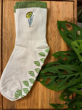 جوارب قطنية طويلة مع مانع انزلاق