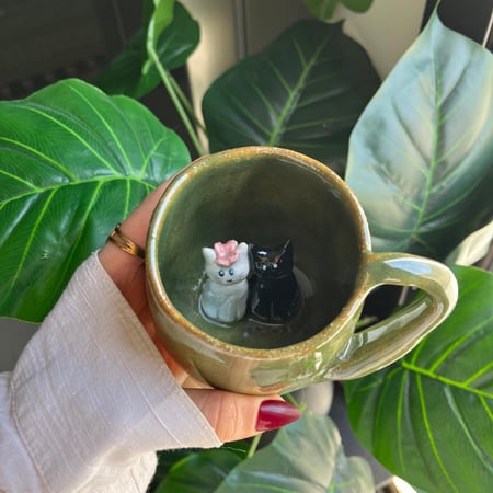 كوب القطة ليلي وصديقها ليو