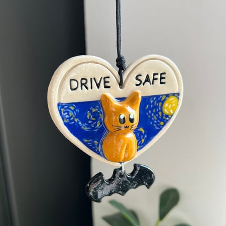 يصمَّم حسب رغبتك تعليقة سيارة مع تشارمز