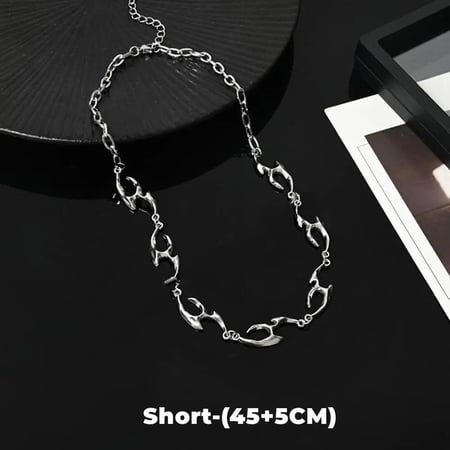 قلادة عصرية بتصميم غير منتظم
