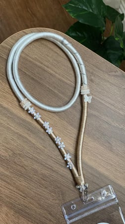 تعليقة بطاقة