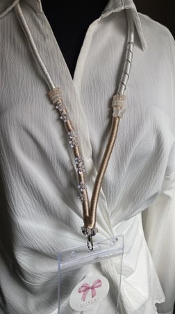 تعليقة بطاقة