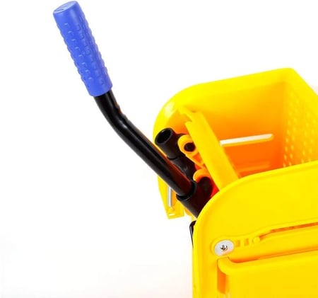 سطل نظافة اصفر صغير