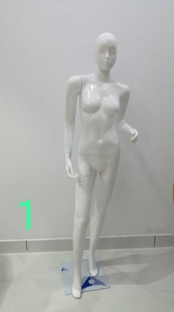 مجسم نسائي فايبر مع رأس (وطني)