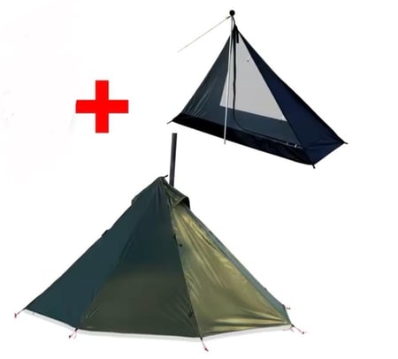 خيمة التخييم  مع نافذة المدخنة في الهواء الطلق