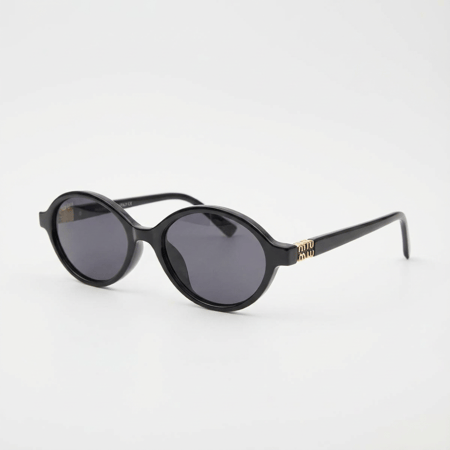 نظارة شمسية نسائية ميو ميو لون اسود