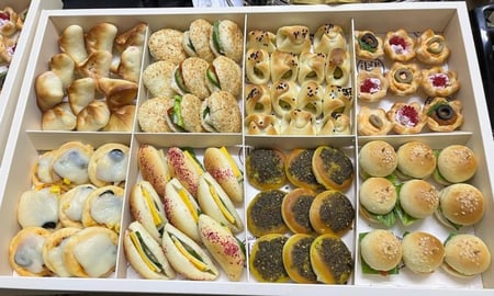 علبة معجنات