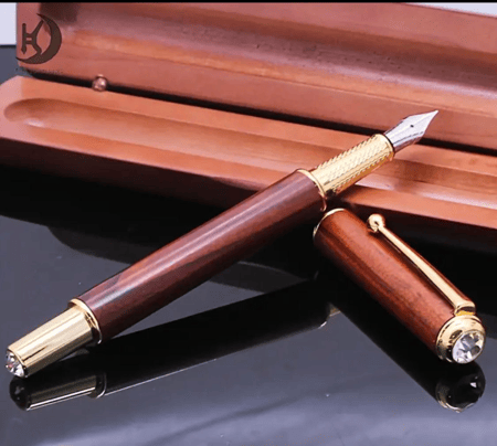 قلم خشب عالي الجودة بغطاء كريستالي أنيق