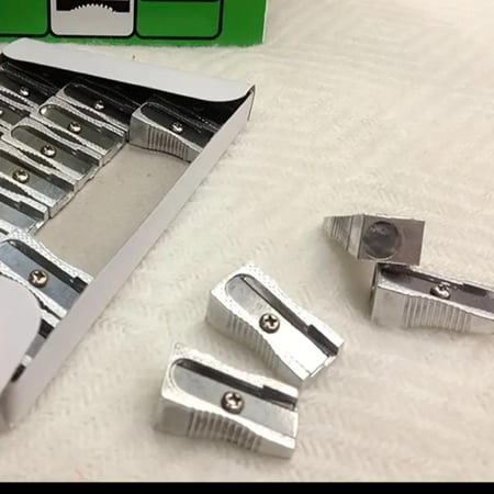 24 قطعة من برايات الاقلام المعدنية بتصميم ثقب واحد