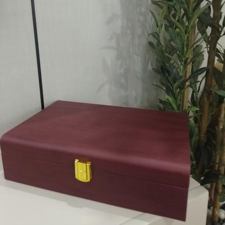 شنطة خشبية للعود احمر