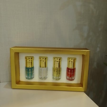 بكج مكون من2مسك و2مخلط دهن عود حجم ربع توله