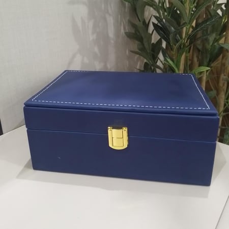 علب جلد ايطالي فاخر متعددة المقاسات