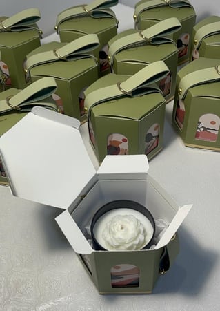 علبة سوداء حديد