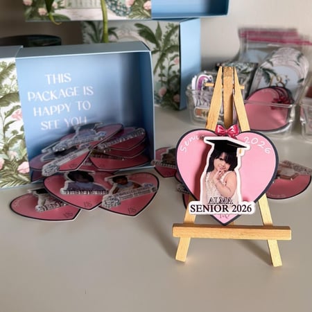 بروش تخرج اكريلك شكل مثلث graduation brooch
