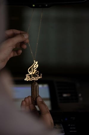 تعليقه سياره بالاسم والعوده