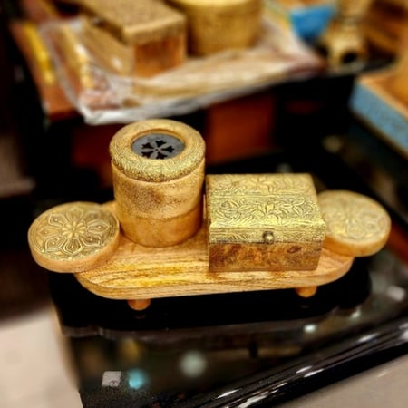 طقم مبخرة مع علبة للعود صناعة هندية يدوية-دخون للعطور