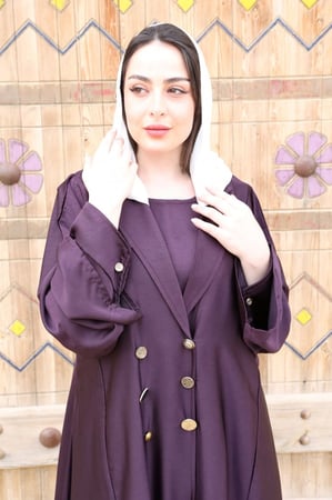 عباية جاكيت حرير مزينة بازارير لون بنفسجي قاتم