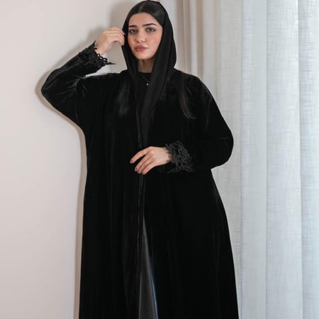 عباية مخمل مع جبير فرنسي اسود