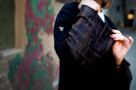 عباية ملكي واكمام باللون البني والاسود