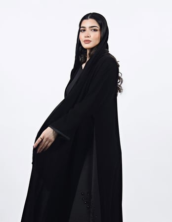 عباية سوداء تطريز اسود ربع كلوش