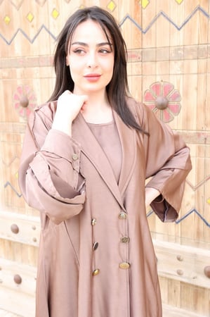 عباية جاكيت حرير مزينة بازارير  لون بني