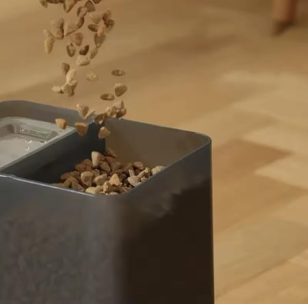 مشربية ومأكلية كبيرة للقطط
