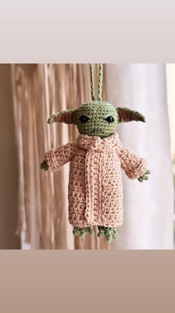 تعليقة شخصية بيبي يودا ( تعليقة سيارة / ميدالية مفاتيح )