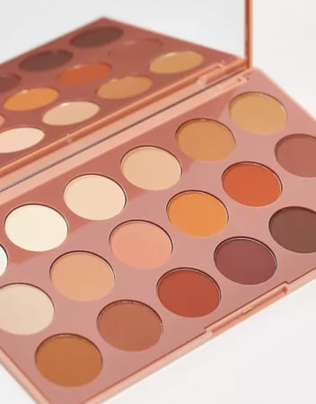 18WT Matte Essentials artistry palette