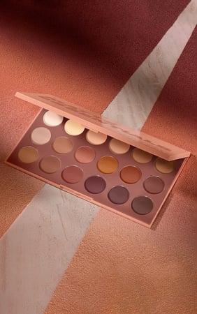 18WT Matte Essentials artistry palette