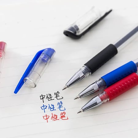 أقلام حبر سائل ، نعومه وسلاسة بالكتابة .