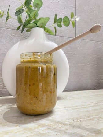 مزيج العسل السدر البلدي مع الجنسنج وطلع النخيل في عبوة زجاجية