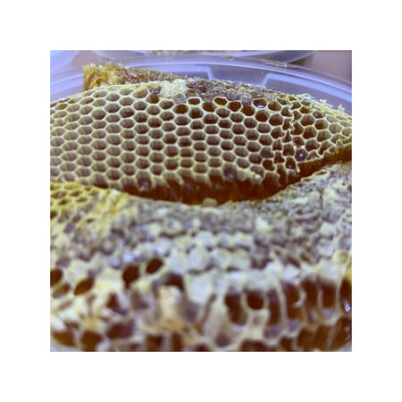 عسل بالشمع متعدد الثمرة (سدر – ضهيانة – قرضة) عسل طبيعي خام مع شمع العسل