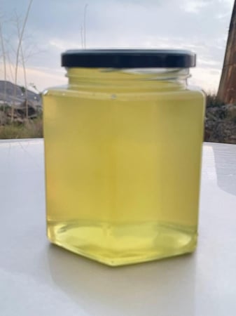 عسل القتاد الجبلي لترطيب البشرة وتسريع شفاء الجروح