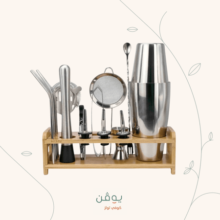 شيكر بقاعدة خشبية مع ادواته