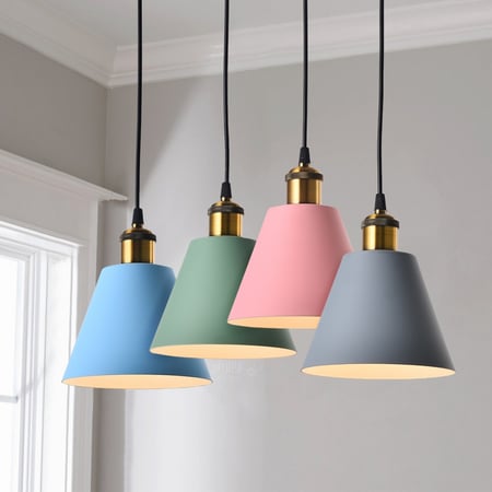 ثريا علاقية خضراء مودرن مع قمع ذهبي