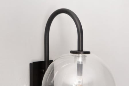 لمبة جدارية بقاعدة سوداء