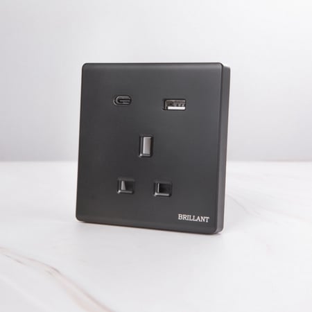 فيش ثنائي المنفذ USB مودرن اسود برلنت