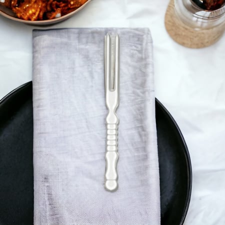 شوكة شفافة للحلى