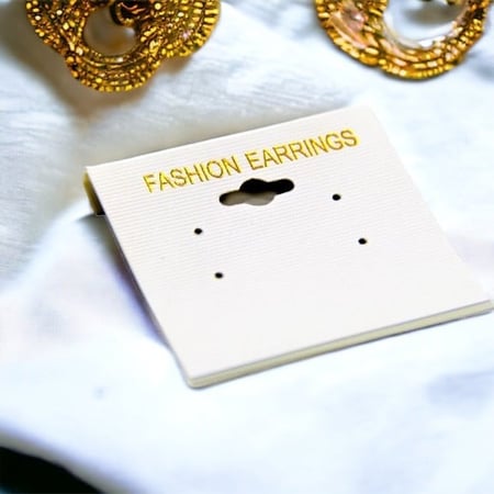 كرت عرض حلق ابيض بلاستيك (50 حبة) C-0201