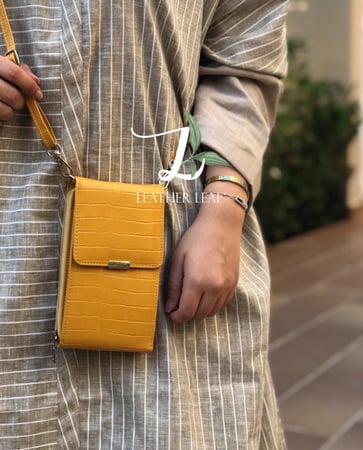 محفظة كروس | yellow croc