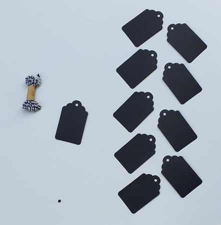 تاق اسود للهدايا بأشكال متعددة