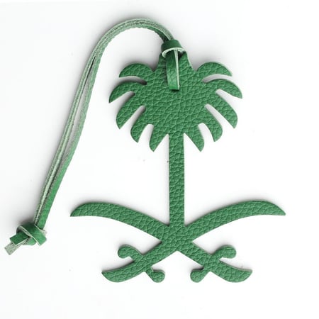 تعليقة سيفين ونخلة من الجلد الصناعي ، مناسبة للتعليق سواء على الحقيبة أو السيارة أو المفاتيح.