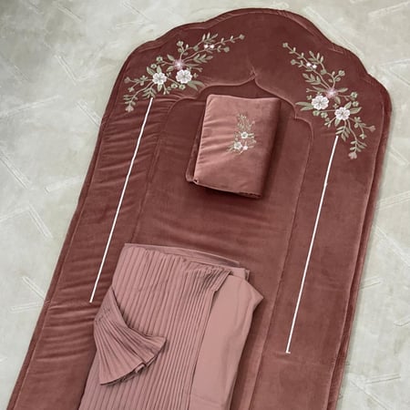 طقم صلاة ملكي لحمي