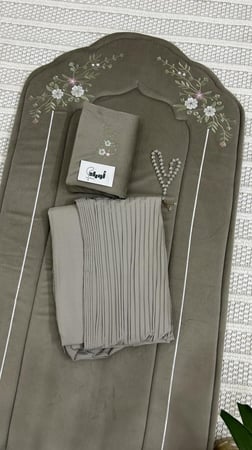 طقم صلاة ملكي بني