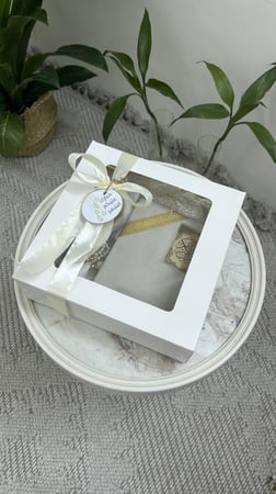 بوكس سجادة مع مصحف ( لون بيج )