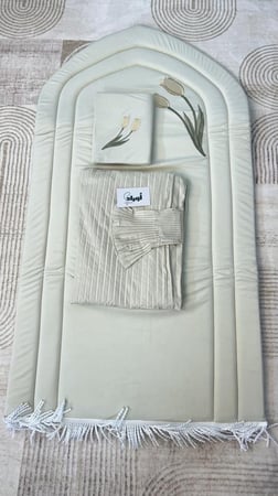 طقم صلاة توليب ذهبي