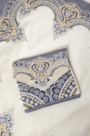 سجادة صلاة مع حافظة اتارا بوتيك