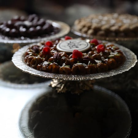 صينية كريستال - تمر محشي 1 ك  - متجر ضيافات رتيل